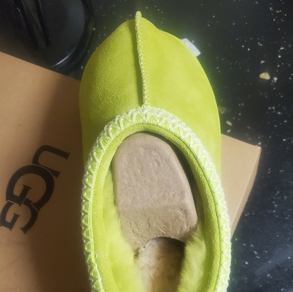 women uggs slides - Picture 3 of 4